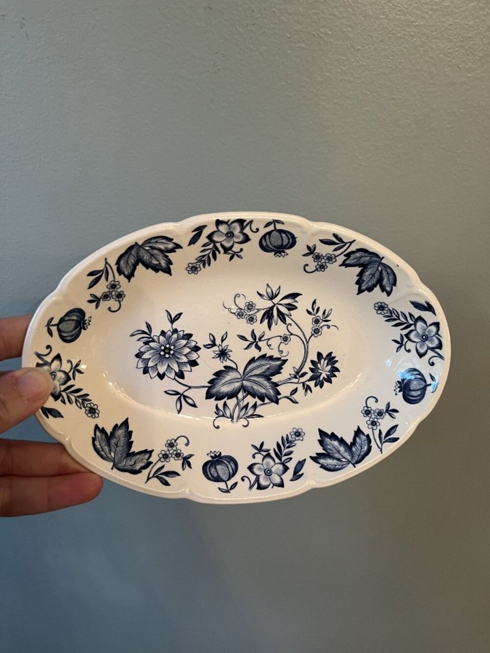 Johnson Bros Windsor Ware Blue & White Oval Serving Dish 8.5" Genuine Hand Engra